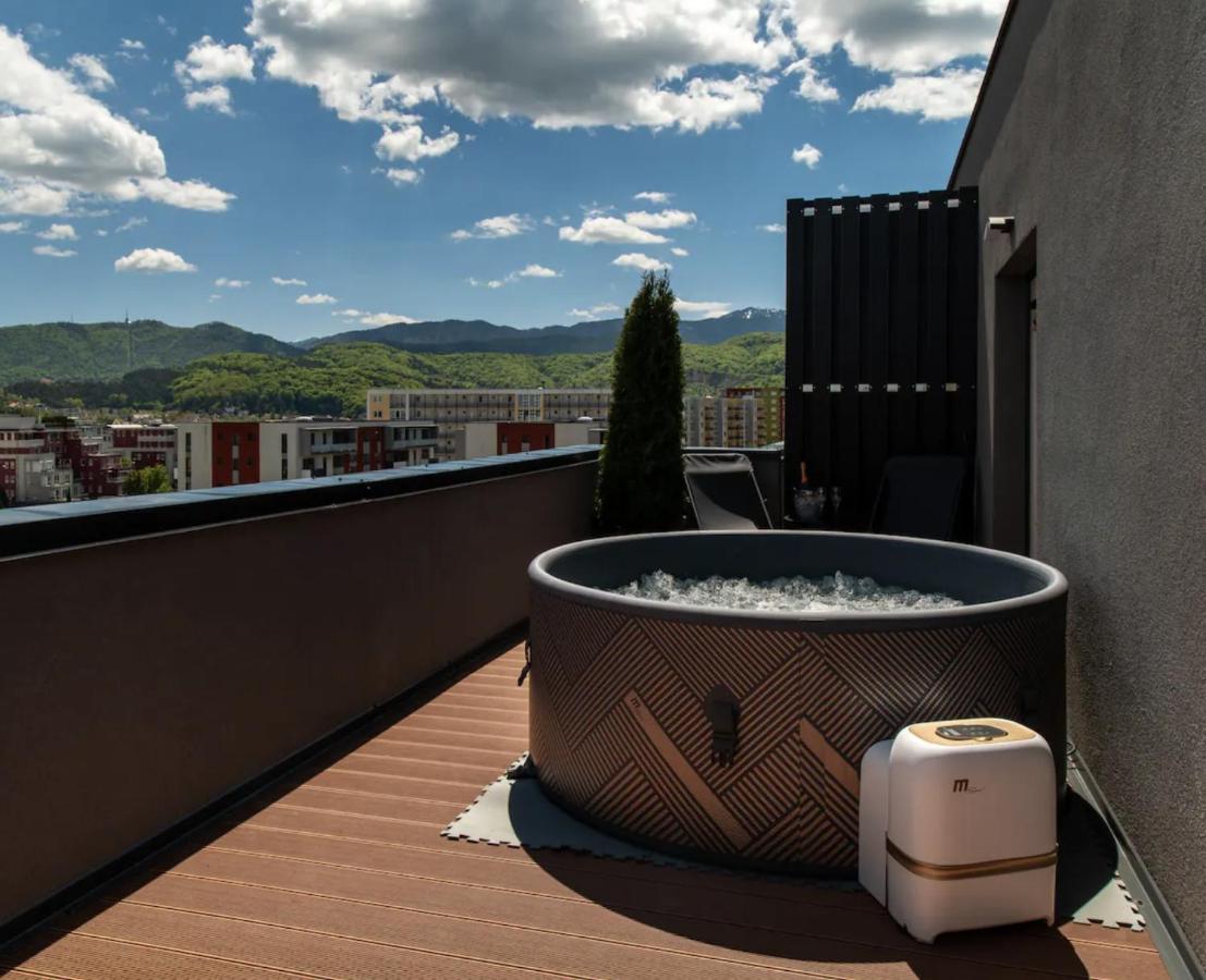 Skylark - Singapore Penthouse With Jacuzzi & Panoramic View Braşov Eksteriør billede