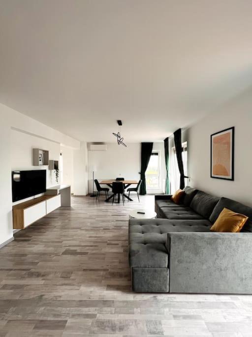 Skylark - Singapore Penthouse With Jacuzzi & Panoramic View Braşov Eksteriør billede