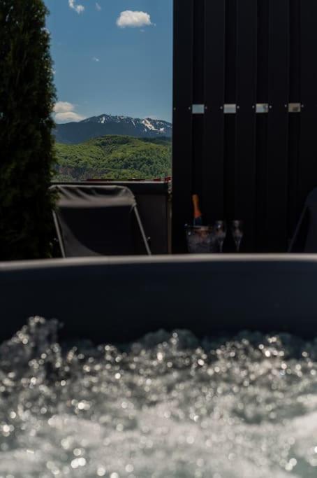Skylark - Singapore Penthouse With Jacuzzi & Panoramic View Braşov Eksteriør billede